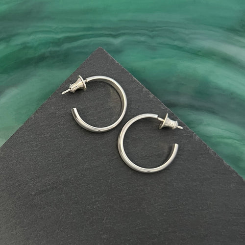 Classic II: Medium Size Round Silver Hoop Earrings